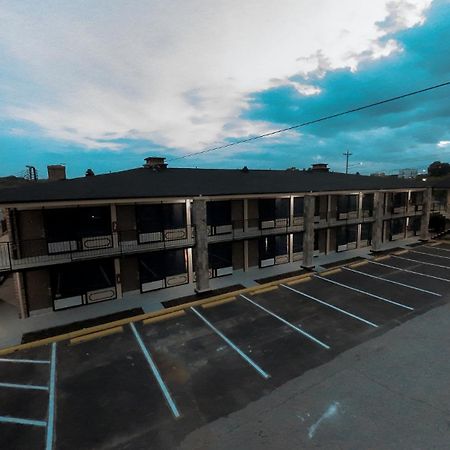 Riverside Inn & Suites By Oyo Danville Ceaser Casino ภายนอก รูปภาพ