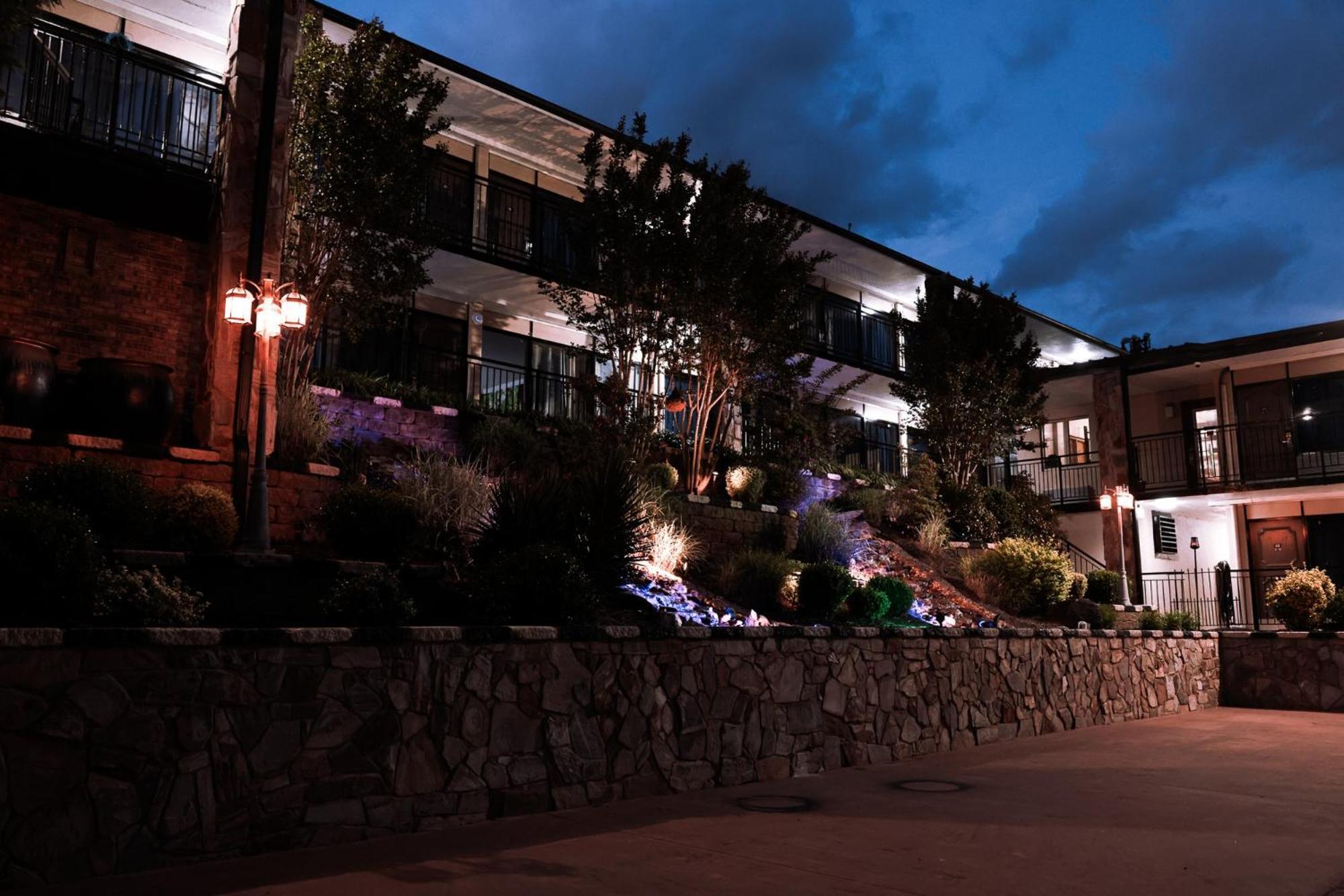 Riverside Inn & Suites By Oyo Danville Ceaser Casino ภายนอก รูปภาพ