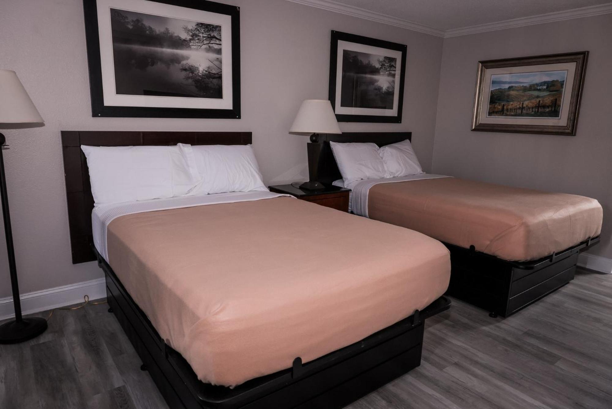 Riverside Inn & Suites By Oyo Danville Ceaser Casino ภายนอก รูปภาพ