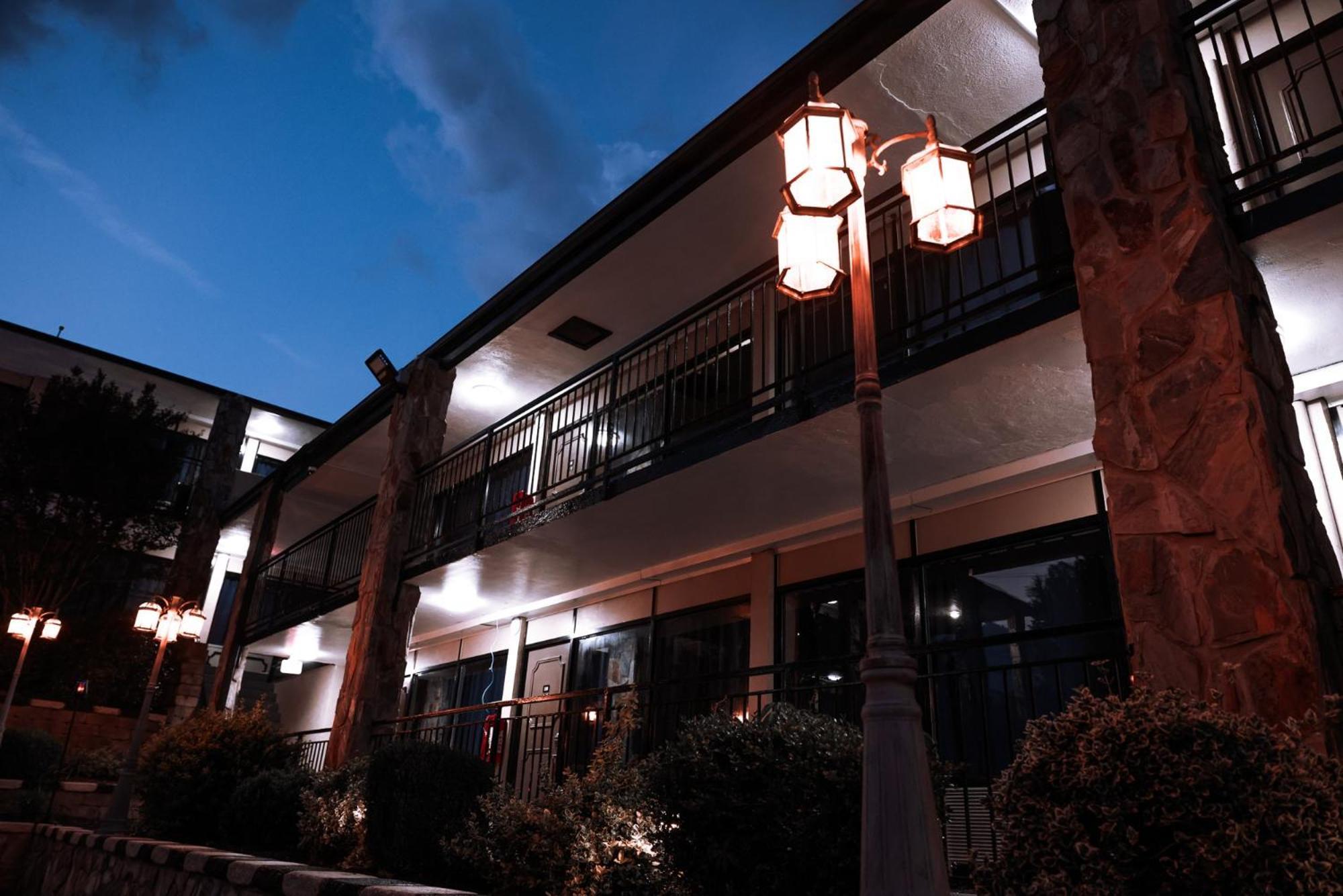 Riverside Inn & Suites By Oyo Danville Ceaser Casino ภายนอก รูปภาพ