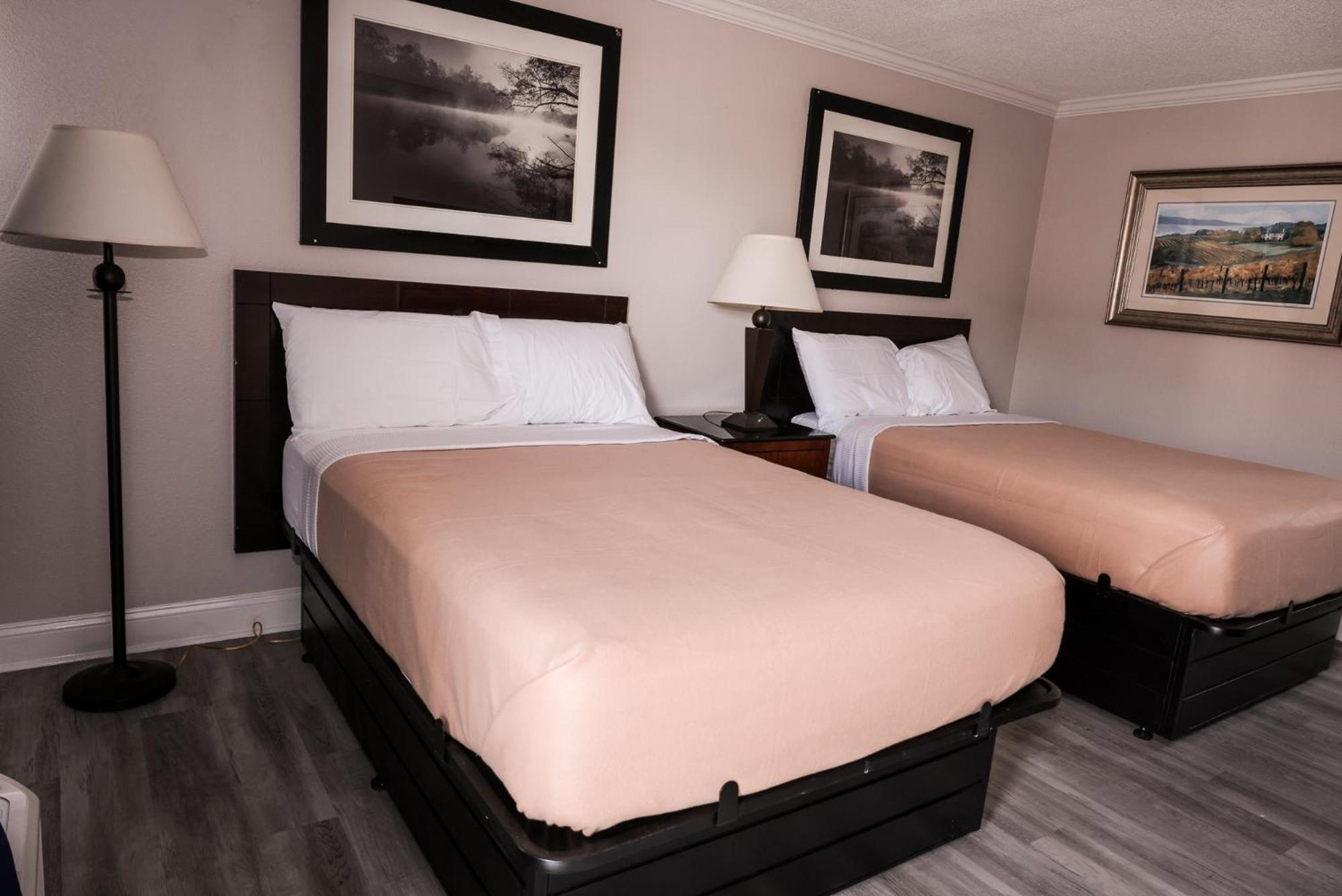 Riverside Inn & Suites By Oyo Danville Ceaser Casino ภายนอก รูปภาพ